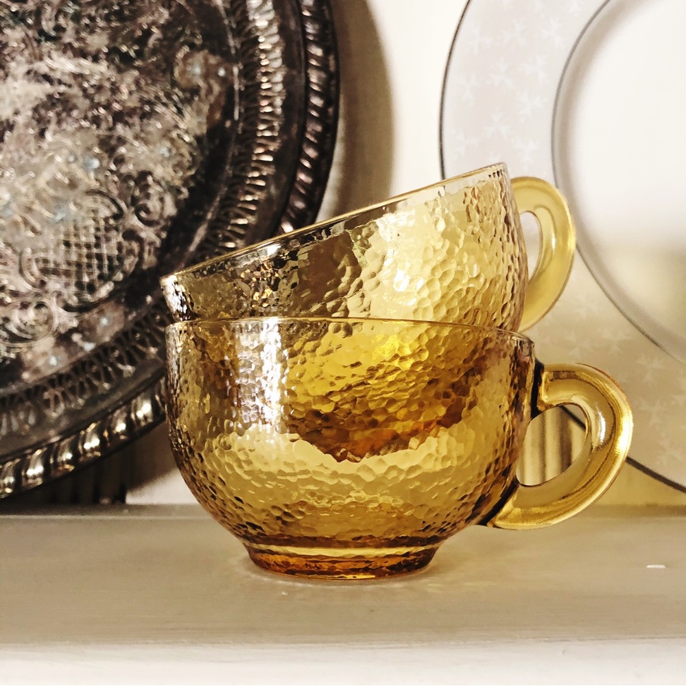 Set of 2 yellow glass tea cups